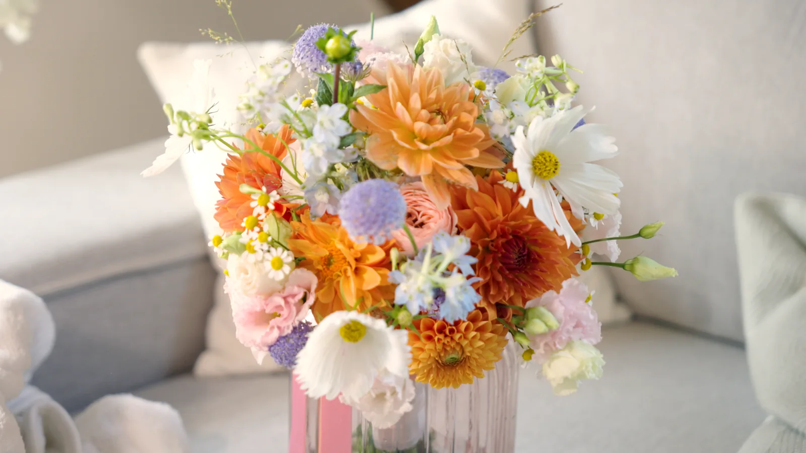 Brautstrauss in Orange, Weiss und Lila